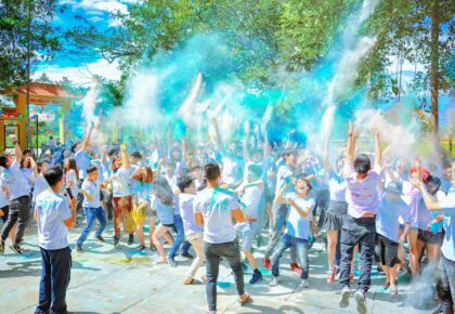 people throwing blue powder at daytime