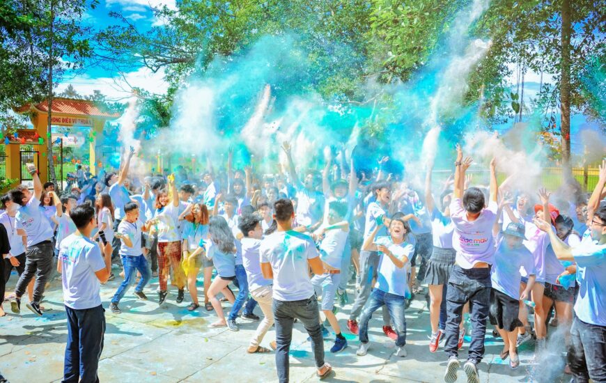 people throwing blue powder at daytime